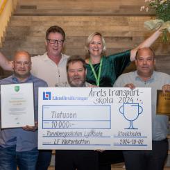 Rolf Karlsson, Camilla Persson, Bo Larsson, Örjan Eriksson och Anders Almebäck Edlund är glada mottagare av diplom och prischeck. Foto: Liza Simonsson. Foto: TYA