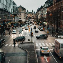 Utsläppen minskar ytterligare från den nya personbilsflottan. Foto: mike kienle/unsplash