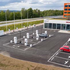 Första spadtaget togs i oktober 2024. Ursprungligen beräknades byggtiden till 15–18 månader, men projektet har färdigställts på åtta månader. Foto: IONITY