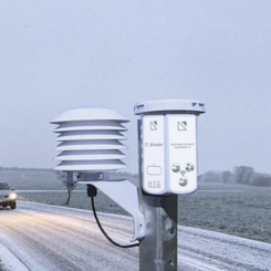 Vägväderstationerna, som drivs på batteri, är uppkopplade till 5G-nätverk. Foto: Peab
