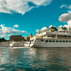 Restiden för sträckan med dagens kollektivtrafik är på omkring 1,5-2 timmar. Med den nya pendelbåtssträckan blir restiden i stället 45 minuter. Foto: hannah lindahl unsplash