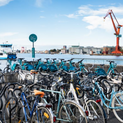 Västtrafik vill få fler att kombinera cykeln med kollektivtrafiken. Foto: Eddie Löthman