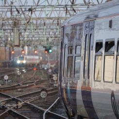 Säkerhetsförbättringar på tåg med ny bakåtkamera från Railway Metrics and Dynamics har lett till bibehållen trafiksäkerhet och undvikande av dödliga olyckor. Foto: sam b/unsplash