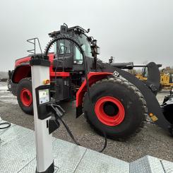 Lastare och laddare vid öppnandet i Vallentuna Foto: Veidekke