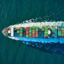 EU har sedan länge haft en handel med utsläppsrätter, men nu inkluderas även flyg och sjötransporter i systemet. Foto: venti views/unsplash
