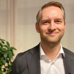 Än så länge är efterfrågan på landtransporter god, både i Sverige och i Europa säger Viktor Strömblad, Head of Land på DB Schenker. Foto: DB Schenker