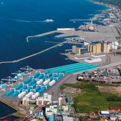 Frågan om hamnflytt har utretts sedan 2019 och kommunfullmäktige tog 2021 ett beslut om fortsatt utredning av det södra alternativet som illustreras i denna visionsskiss. Bild: Helsingborgs Hamn