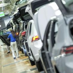 Volkswagens fabrik i Wolfsburg förbereder övergången till hundra procent elbilsproduktion.






Volkswagens fabrik i tyska Wolfsburg. Foto: Volkswagen