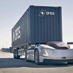 Volvos självkörande ellastbil Vera transporterar containrar mellan DFDS logistikcenter och hamnterminalen i Göteborg. Foto: Volvo