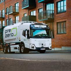 PreZero lägger en stor order på 35 batterielektriska lastbilar från Volvo Lastvagnar, varav 24 Volvo FM Low Entry. Fotograf: Erik Torring