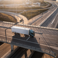 Stål är ett av huvudmaterialen vid tillverkning av lastbilar, bussar och anläggningsmaskiner. Foto: Volvo