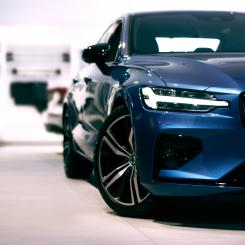 Vrooms analyser visar att det fortsatt är allt yngre bilar som är populära att exportera. Foto: matthes vitali adutskevich/unsplash