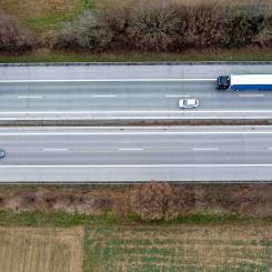 Ekonomiska utmaningar trots omsättning på 10 miljoner Foto: bernd dittrich/unsplash