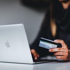 Ökningen av internetköp med hemleverans har ökat med 35,7 procent. Foto: Soti