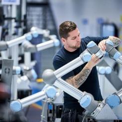 Universal Robots produktionsteam arbetar agilt för att minska leveransstörningar. Foto: Universal Robots